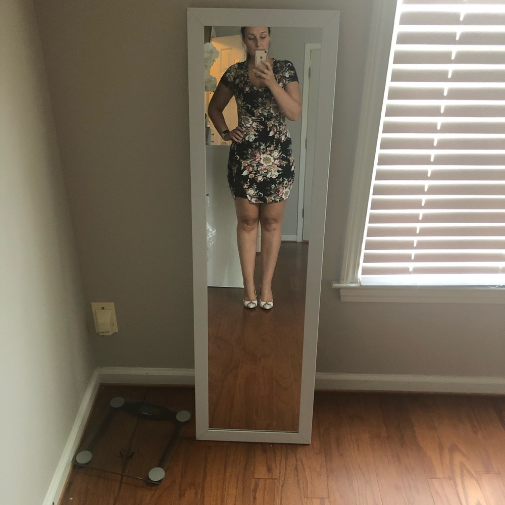 Dress - Picture 4 of 4